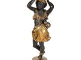une image représentant une statue de femme tenant un panier sur la tête