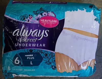 un sac de sous-vêtements posé par terre