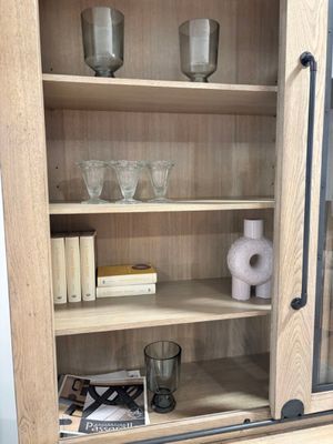 Éléments de décoration : vases, verres et coupes