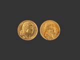 une paire de souverains d'or représentant deux personnages