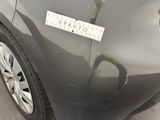 a sticker on the side of a car that says varauuto