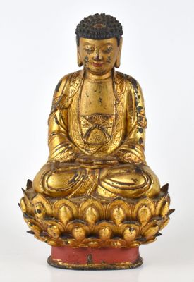 statue d'un Bouddha assis sur une fleur de lotus, sur fond blanc