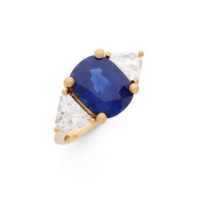une bague en saphir et diamants, signée Van Cleef