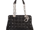 Sac « Lady Dior » moyen en cuir matelassé noir de Christian Dior