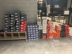 LOT COMPRENANT PLUS DE 170 PAIRES DE BASKETS (115 PAIRES DE NIKE/...