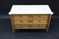 Commode de forme rectangulaire en bois naturel ouvrant à qua… (photo 2)