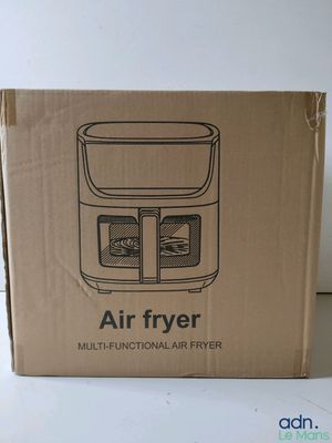 une boîte en carton contenant une friteuse à air chaud