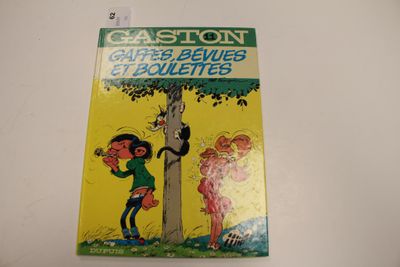 une photo d'un album de bande dessinée posé sur une table