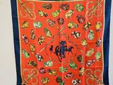 foulard en soie orange et bleu représentant un cow-boy à cheval