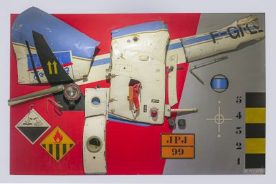 une photo d'une maquette d'avion exposée