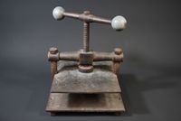 Presse à relier en fonte ancienne.