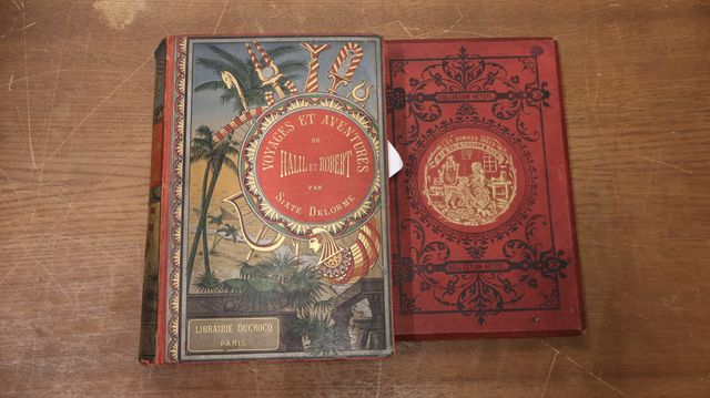 Livres de prix « voyages et aventures de Hall et Robert » par Six...