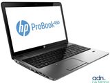 L'ordinateur portable HP ProBook 450 est ouvert sur un fond blanc