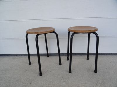 tabourets design en bois pied fer dans le gout JEAN PR…