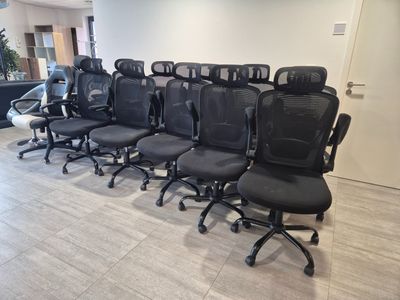 rows of office chairs lined up in a row in an empty room