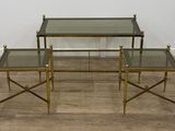 un ensemble de trois tables gigognes en laiton et en verre