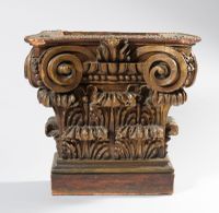 Jardinière composée d'un élément de chapiteau en bois sculpt…