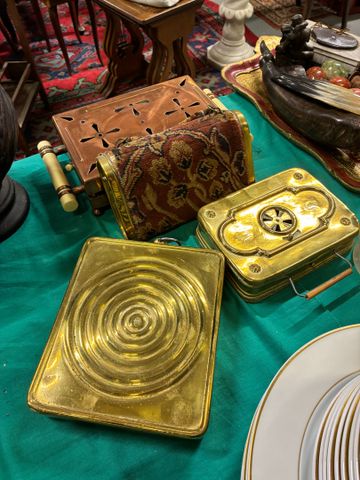 Lot 4 pièces : chauffe-plat, chaufferette et bouillote en cuivre