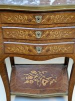 TABLE CHIFFONIERE à façade et côtes galbés de style Louis XV… (photo 2)