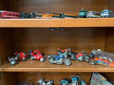 * Lot de motos miniatures dont Maisto et Polistil