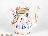 une théière blanche ornée d'un motif coloré
