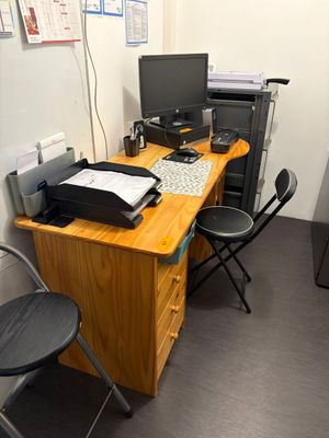 Bureau en pin 2 Chaises pliantes