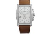 gros plan d'une montre sur fond blanc avec un bracelet marron
