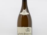 une bouteille de vin posée sur une table