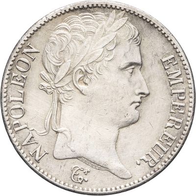 gros plan d'une pièce de monnaie sur laquelle figure une tête de femme