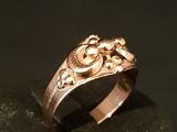 a gold ring with a skull and crossbone design on it