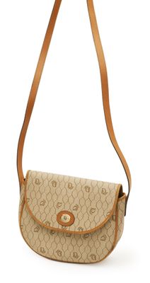 le sac est beige et possède une bandoulière marron