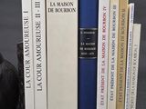 beaucoup de livres empilés les uns sur les autres