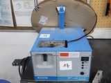 une machine posée sur une table