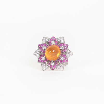 Bague Fleur en or 14K (585/oo) centrée d'un grenat spessarti…