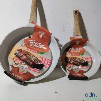 two pans that are sitting next to each other on a table