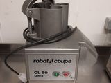 une machine posée sur le comptoir d'une cuisine