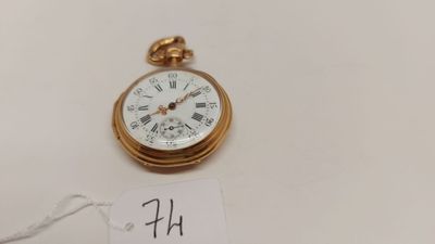 une montre de poche en or avec un cadran blanc et des chiffres romains