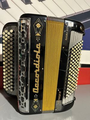 Accordéon ACCORDIOLA mod Noir musette, OCCASION, rayures.