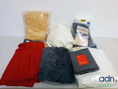 Lot de 10 articles linge de maison : serviettes, divers drap…