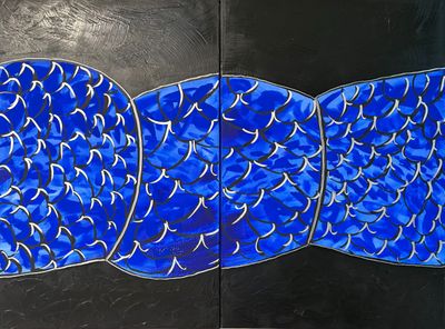 une photo d'un tableau représentant un poisson bleu accroché au mur