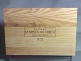 la caisse en bois est vide et prête à être remplie de vin