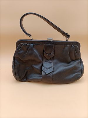 Sac en cuir peau de gant, porté main.