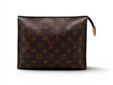 une pochette Louis Vuitton marron avec une anse marron