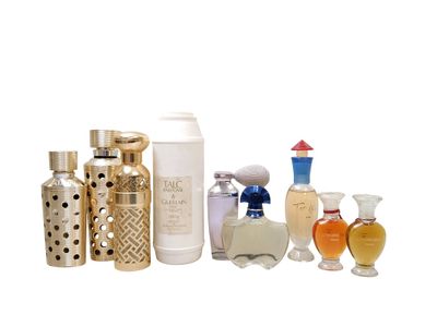 Lot de 9 articles de décoration relatives à la parfumeries d…