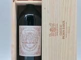 caisse à vin en bois contenant une bouteille de vin