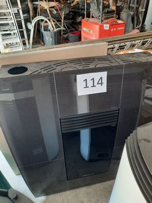 a picture of a tv that is sitting in a room