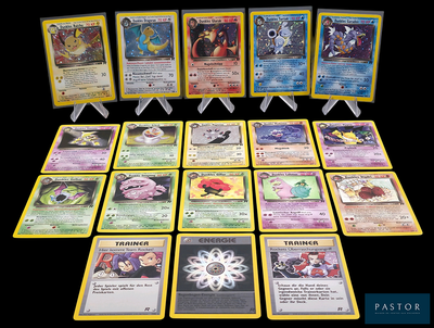 beaucoup de cartes pokemon sur la table