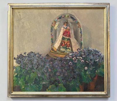 une peinture à l'huile représentant une femme en robe blanche dans un jardin