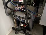 une machine qui se trouve dans le coin d'une pièce