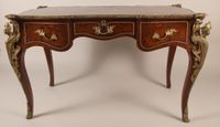 Bureau plat à plateau rectangulaire, de forme galbée toutes …